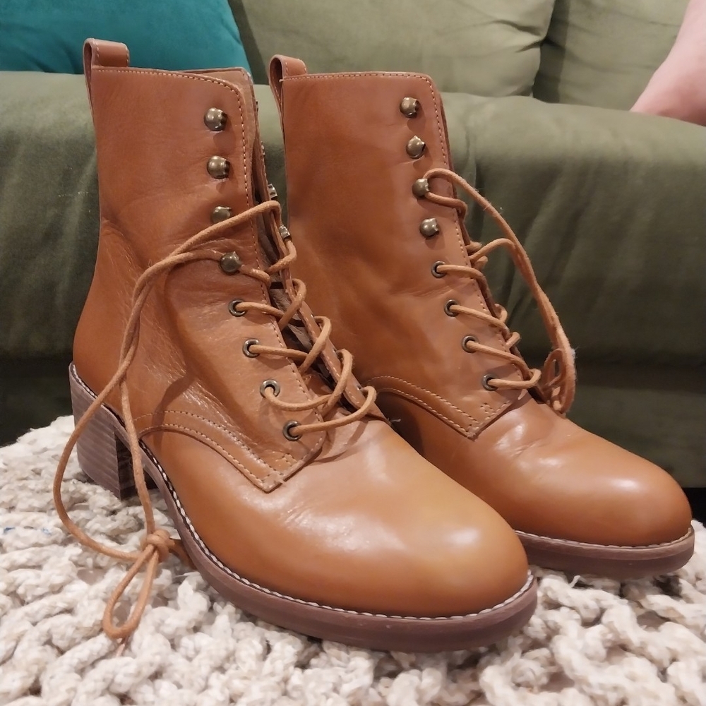 Madewell Leather Lace-Up Boots. Size 8